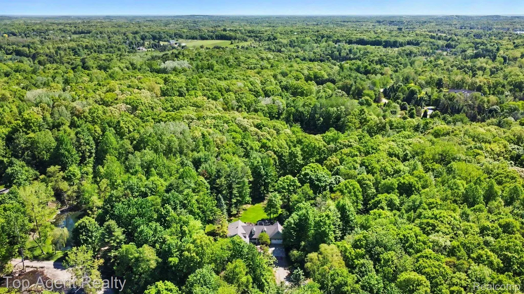 2411 Farmbrook Trail Addison Township MI 48370
