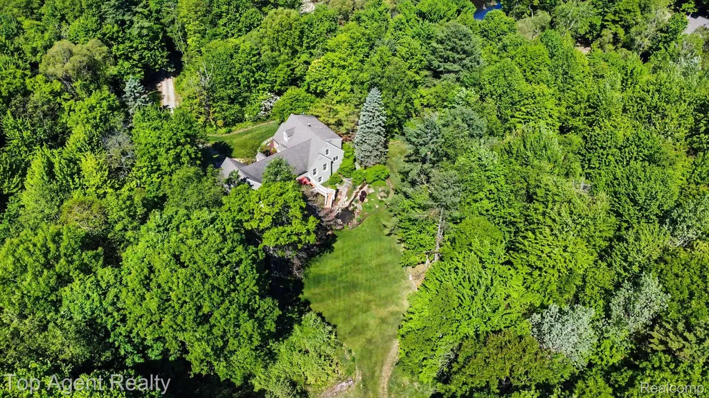 2411 Farmbrook Trail Addison Township MI 48370