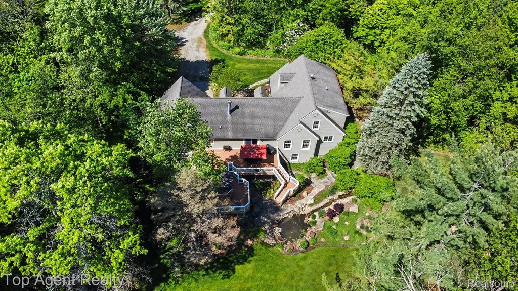 2411 Farmbrook Trail Addison Township MI 48370