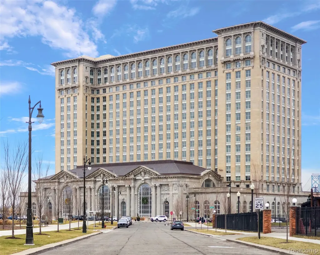 2566 Michigan Avenue Detroit City MI 48216