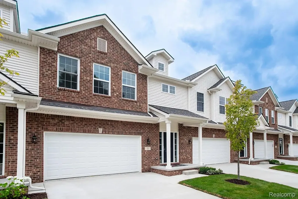 16 Grandview Circle Grandview Circle White Lake Charter Township MI 48386