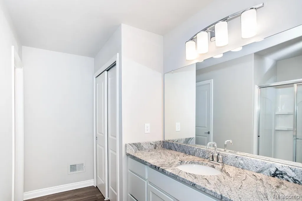 16 Grandview Circle Grandview Circle White Lake Charter Township MI 48386