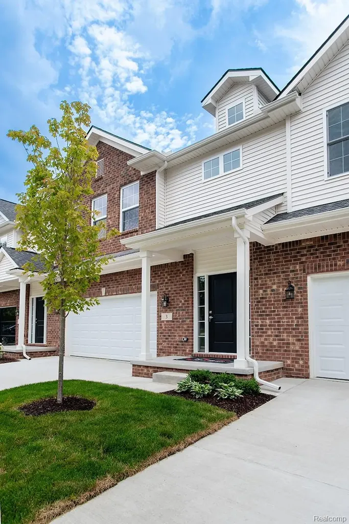 16 Grandview Circle Grandview Circle White Lake Charter Township MI 48386