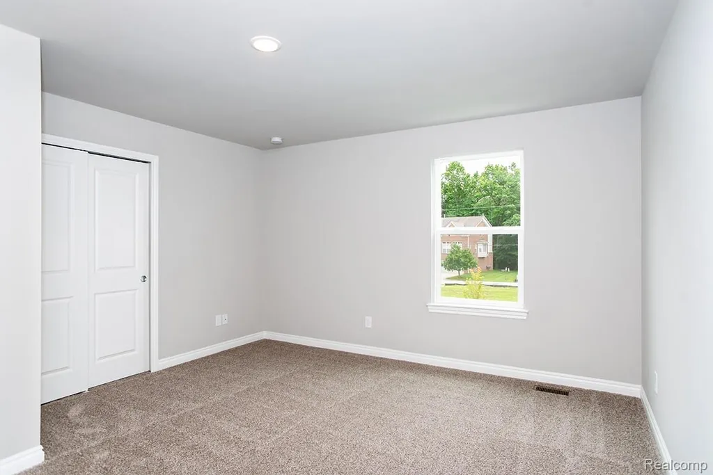 16 Grandview Circle Grandview Circle White Lake Charter Township MI 48386