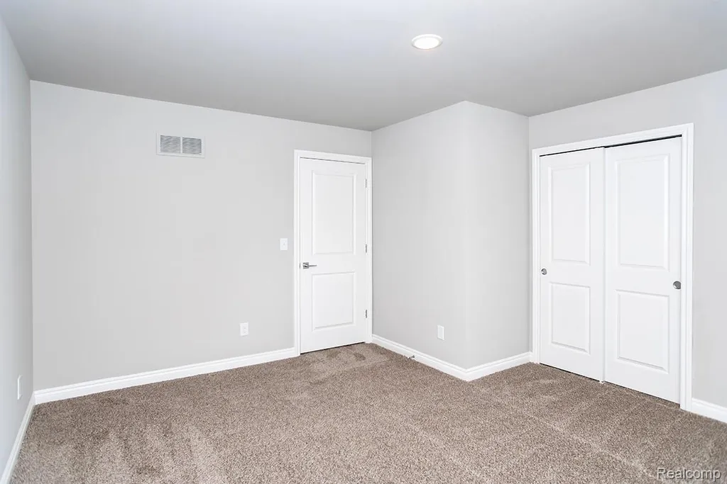 16 Grandview Circle Grandview Circle White Lake Charter Township MI 48386
