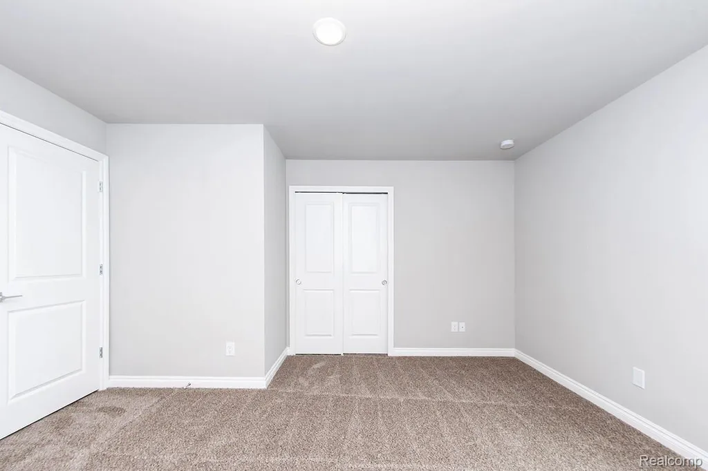 16 Grandview Circle Grandview Circle White Lake Charter Township MI 48386