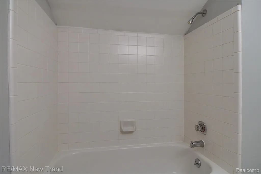 2191 Pleasant Drive Commerce Charter Township MI 48390
