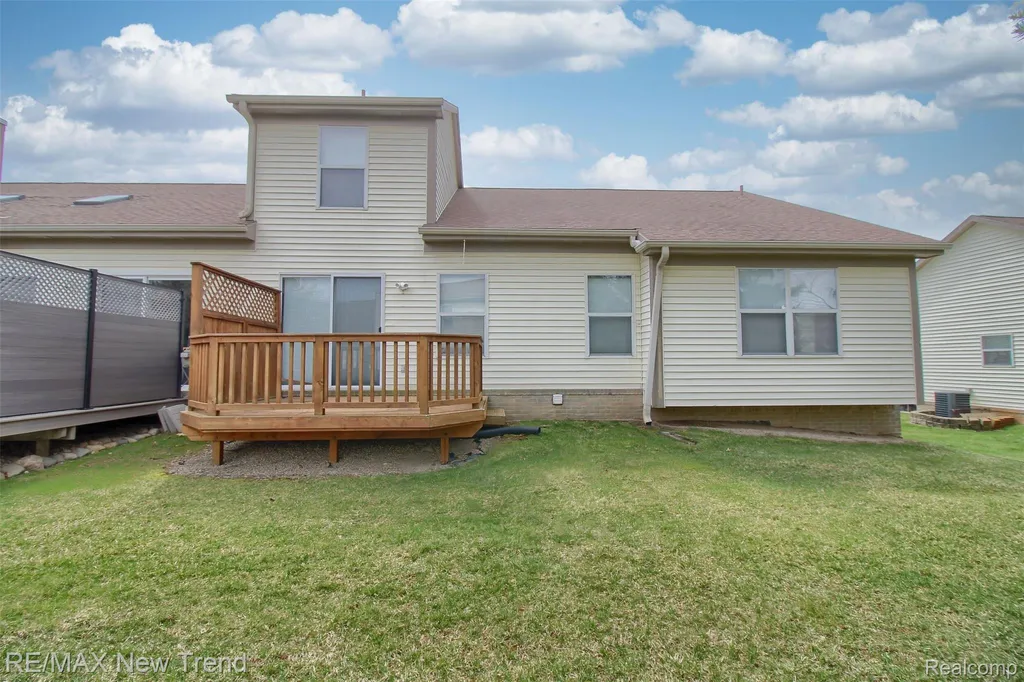 2191 Pleasant Drive Commerce Charter Township MI 48390
