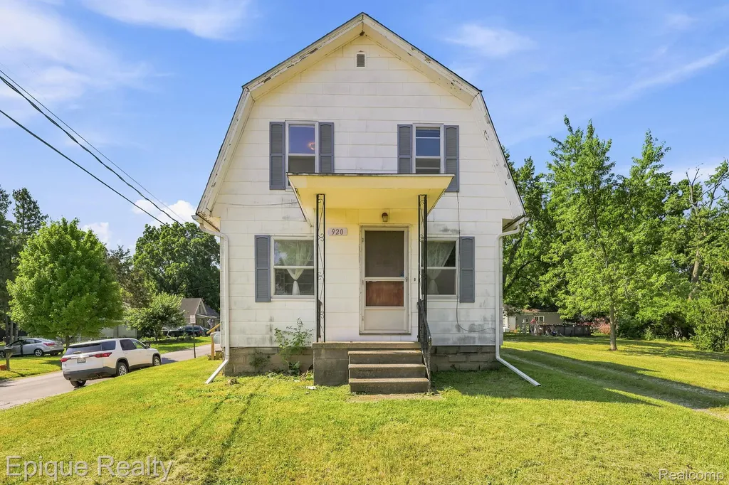 920 Farr Avenue Owosso City MI 48867