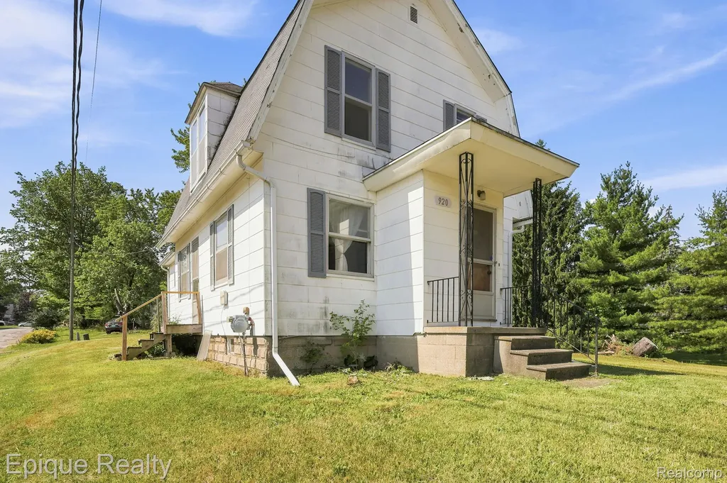 920 Farr Avenue Owosso City MI 48867