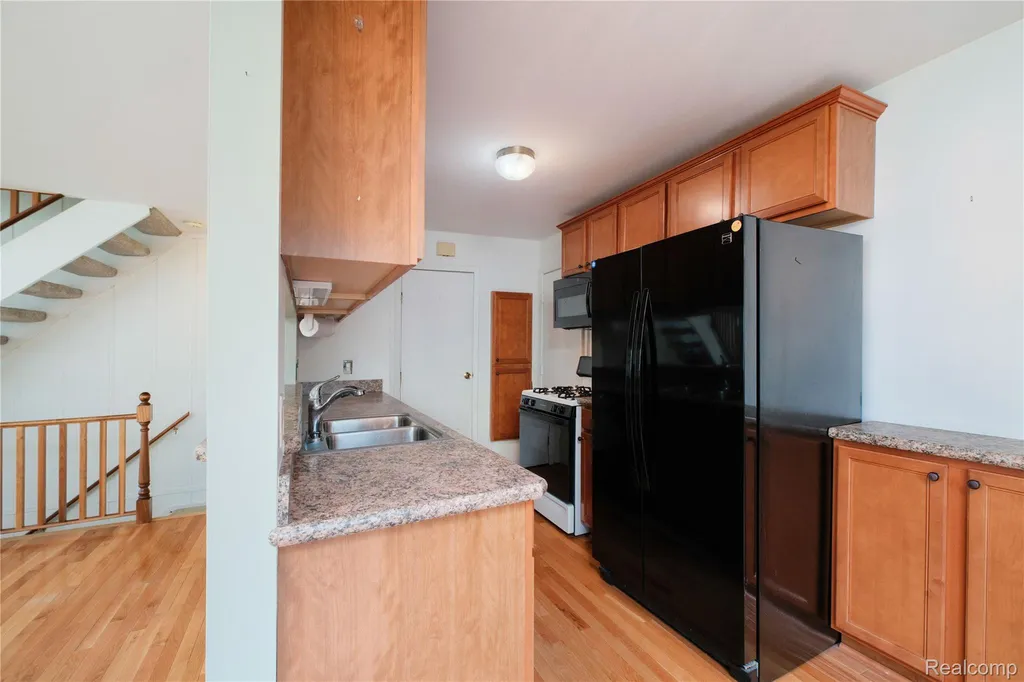 23707 N Rockledge Novi City MI 48375