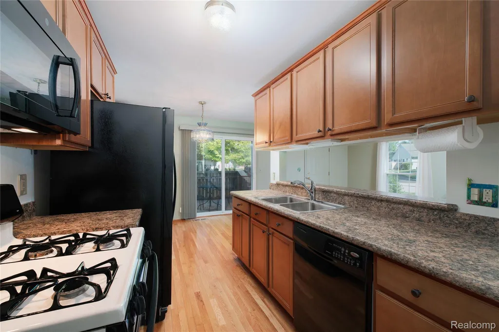 23707 N Rockledge Novi City MI 48375