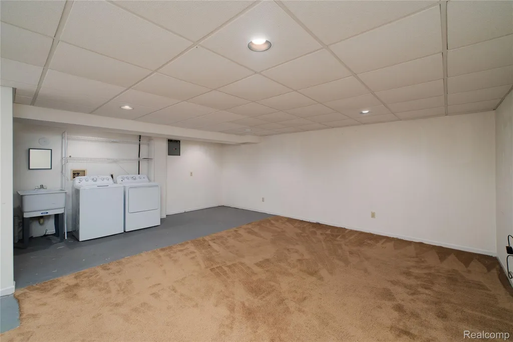 23707 N Rockledge Novi City MI 48375