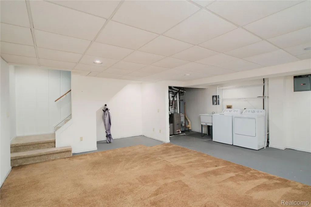 23707 N Rockledge Novi City MI 48375