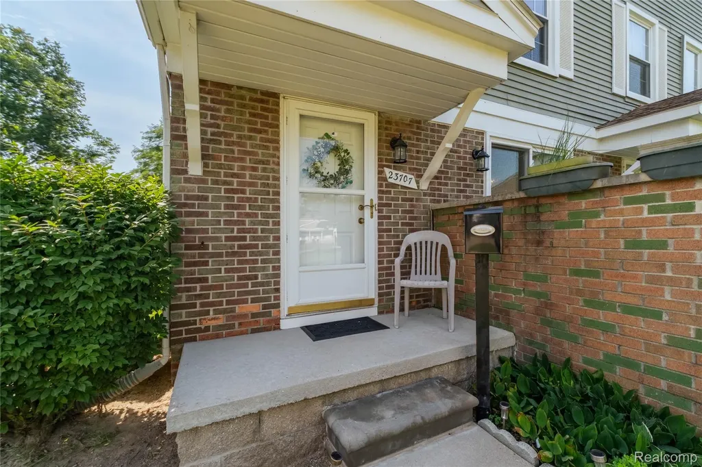 23707 N Rockledge Novi City MI 48375