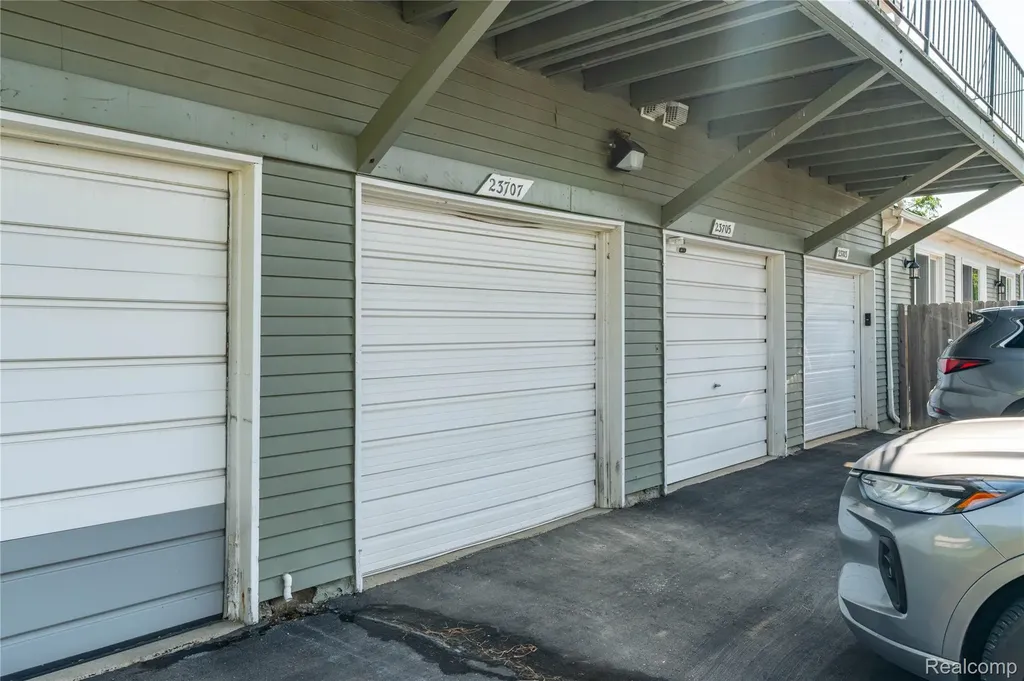 23707 N Rockledge Novi City MI 48375