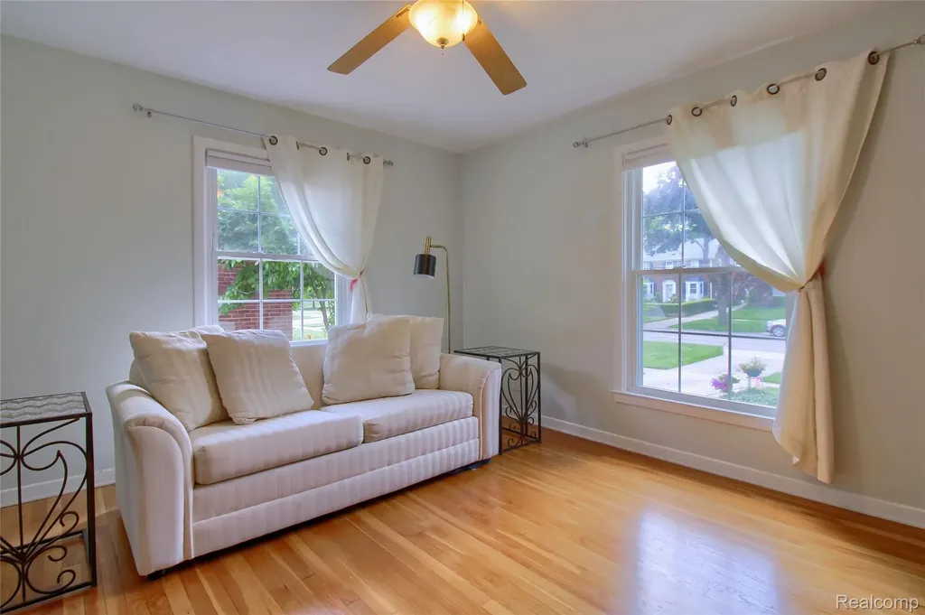 1910 Bonnie View Drive Royal Oak City MI 48073