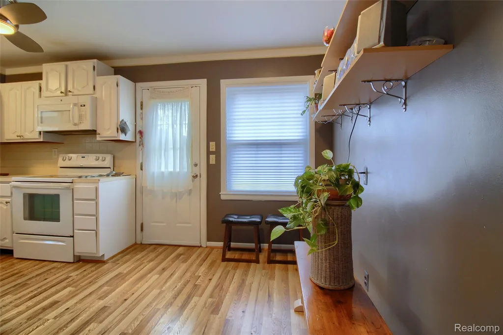 1910 Bonnie View Drive Royal Oak City MI 48073