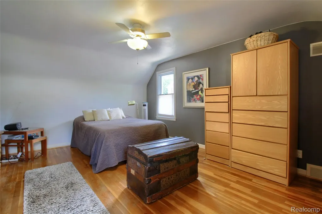 1910 Bonnie View Drive Royal Oak City MI 48073