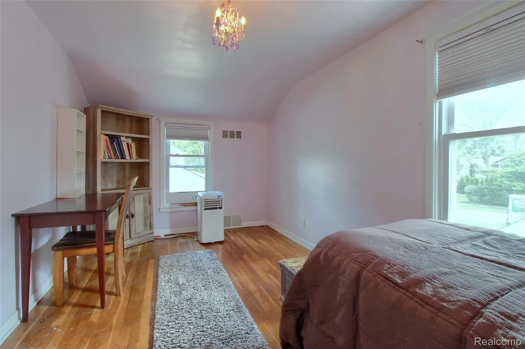 1910 Bonnie View Drive Royal Oak City MI 48073