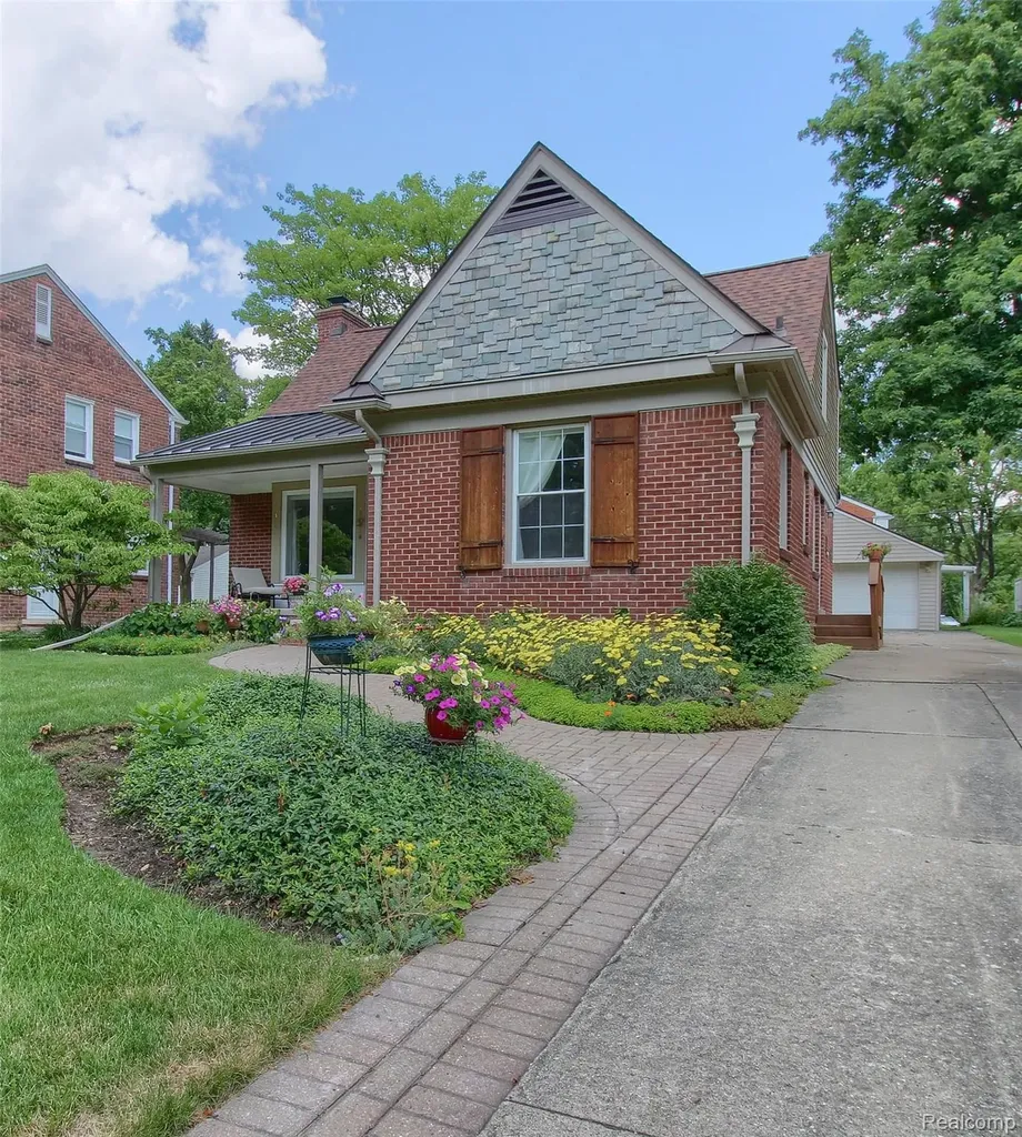 1910 Bonnie View Drive Royal Oak City MI 48073