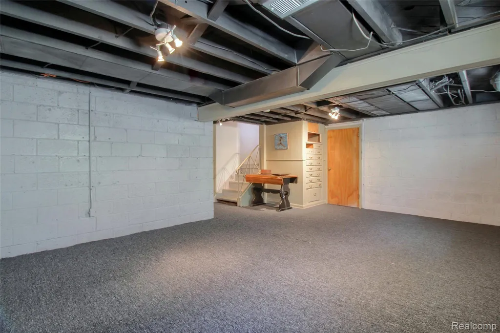 1910 Bonnie View Drive Royal Oak City MI 48073