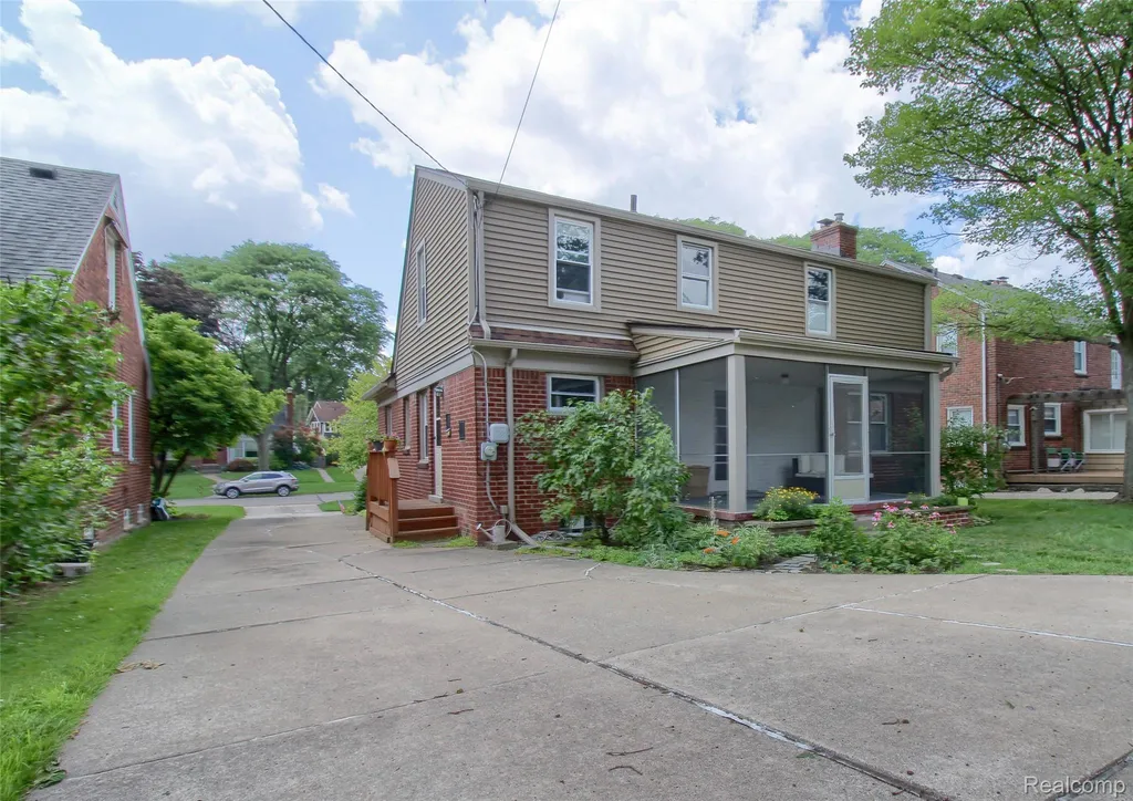 1910 Bonnie View Drive Royal Oak City MI 48073