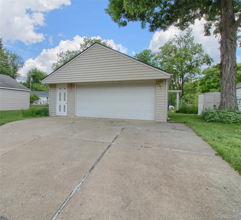1910 Bonnie View Drive Royal Oak City MI 48073