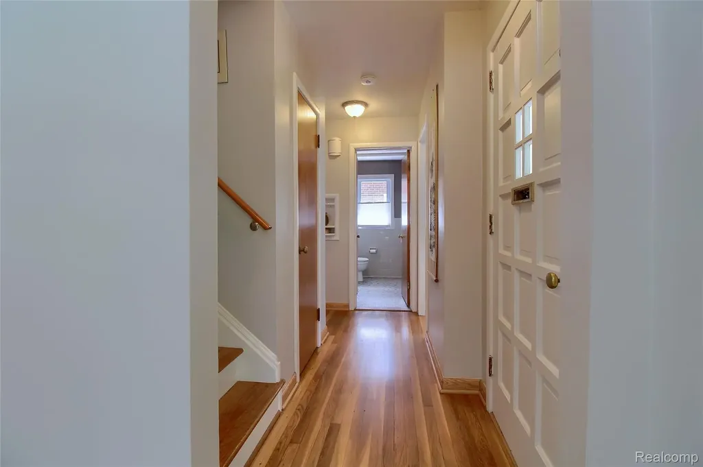 1910 Bonnie View Drive Royal Oak City MI 48073