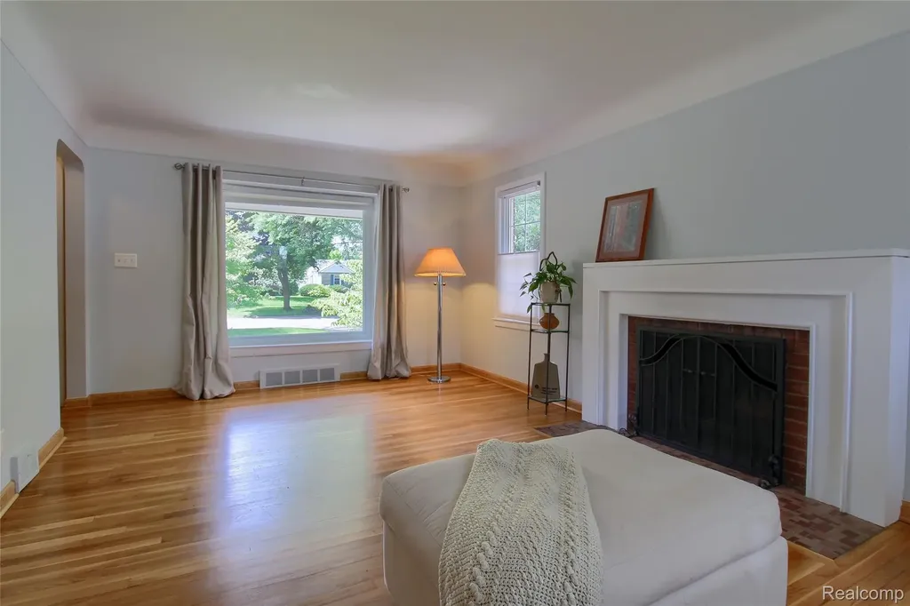 1910 Bonnie View Drive Royal Oak City MI 48073