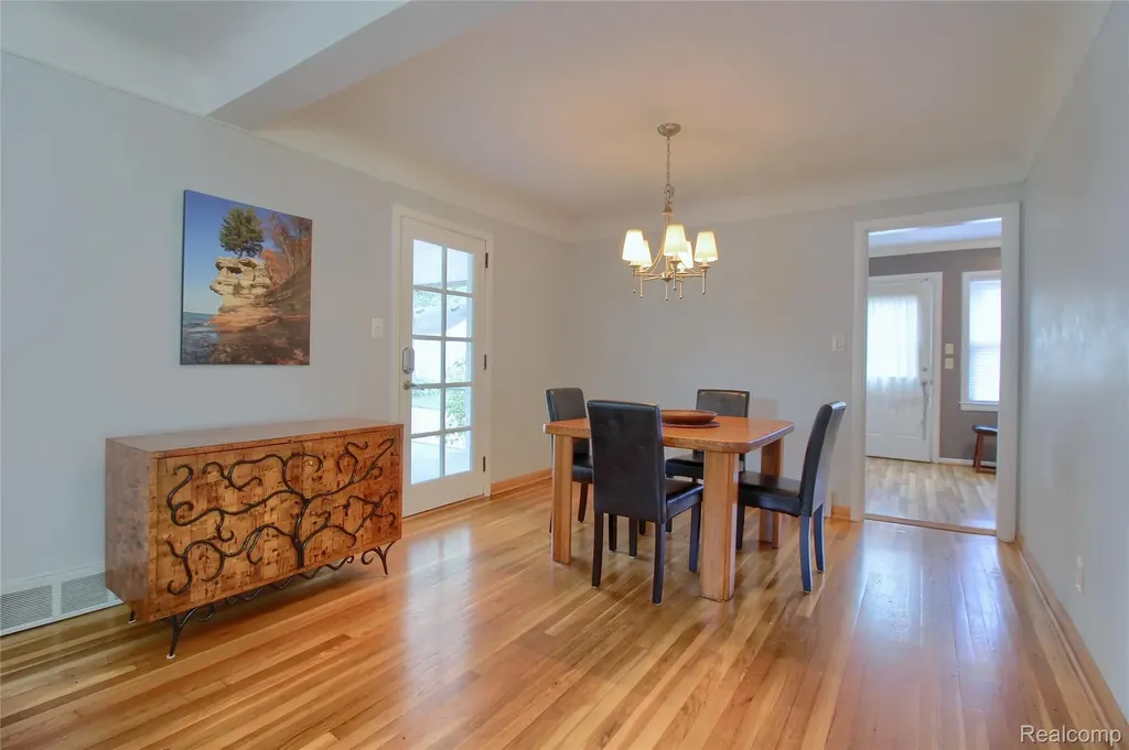 1910 Bonnie View Drive Royal Oak City MI 48073
