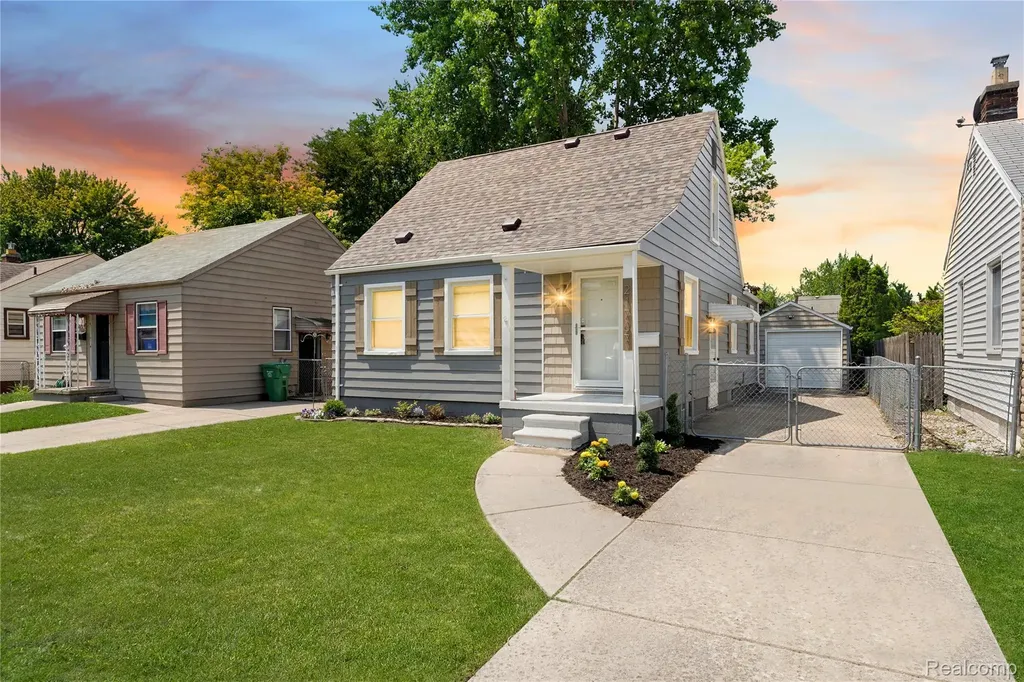 21767 Normandy Avenue Eastpointe City MI 48021