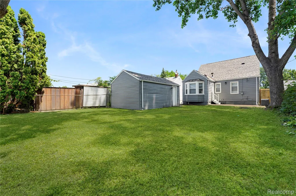 21767 Normandy Avenue Eastpointe City MI 48021