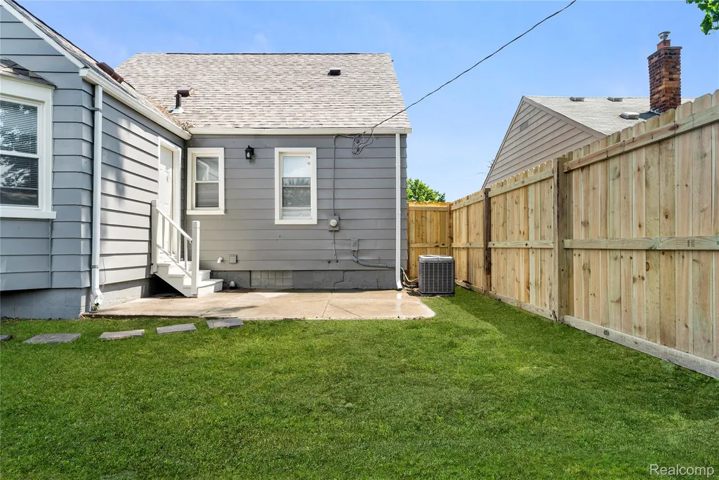 21767 Normandy Avenue Eastpointe City MI 48021