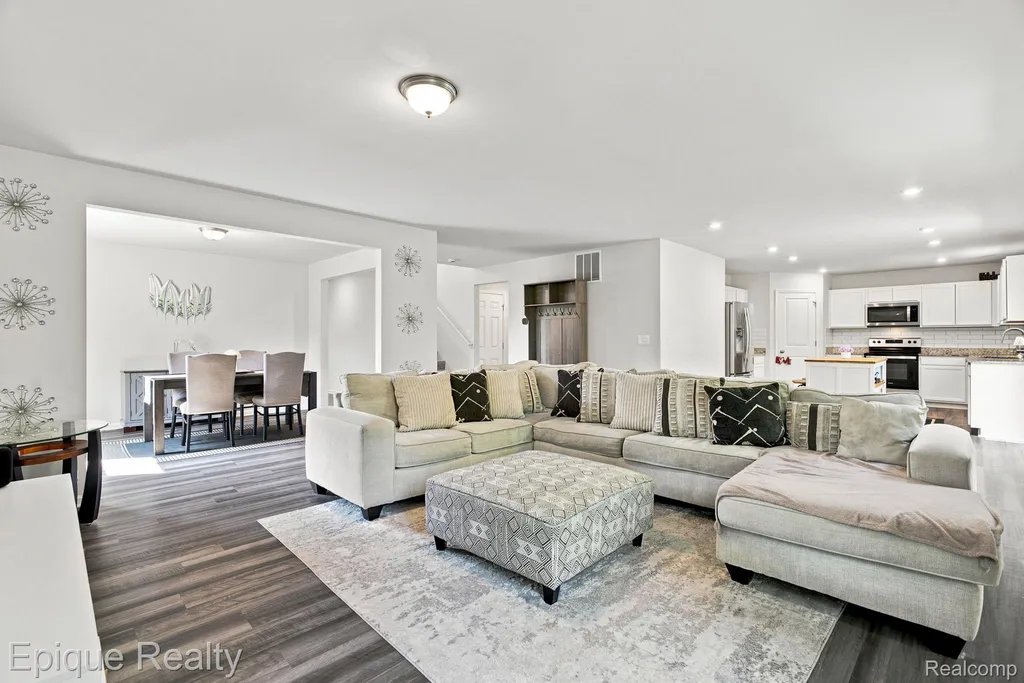 2360 Scenic Hollow Drive Grand Blanc Charter Township MI 48439