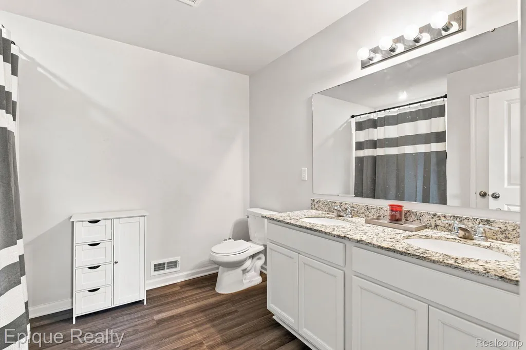2360 Scenic Hollow Drive Grand Blanc Charter Township MI 48439