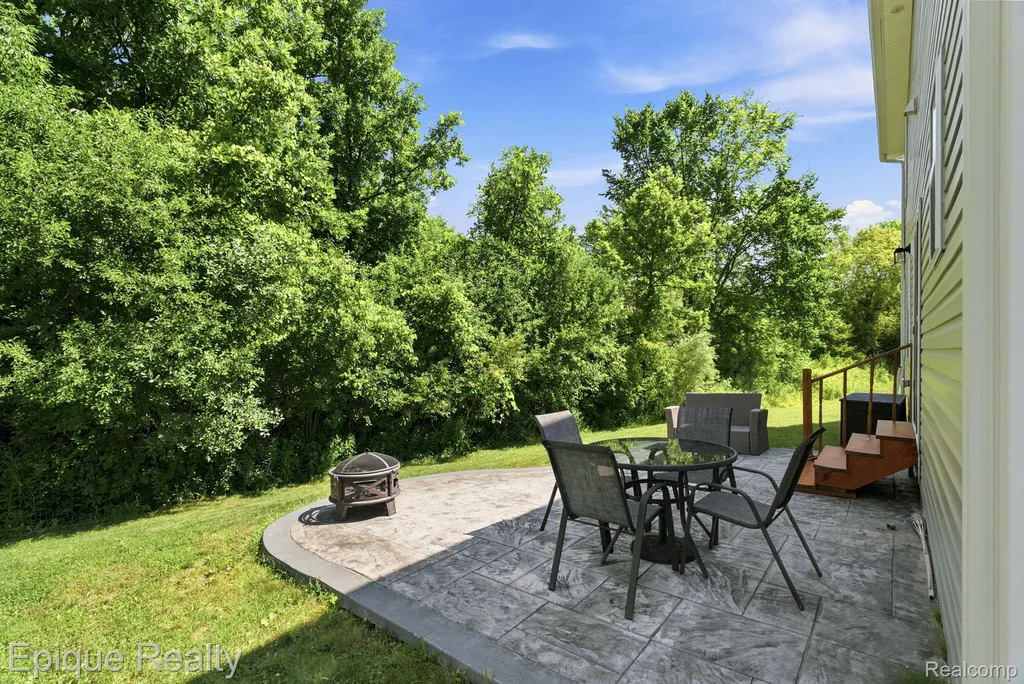 2360 Scenic Hollow Drive Grand Blanc Charter Township MI 48439