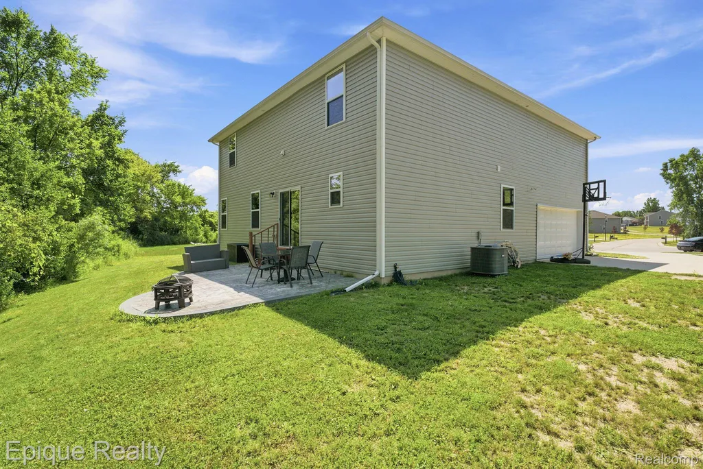 2360 Scenic Hollow Drive Grand Blanc Charter Township MI 48439
