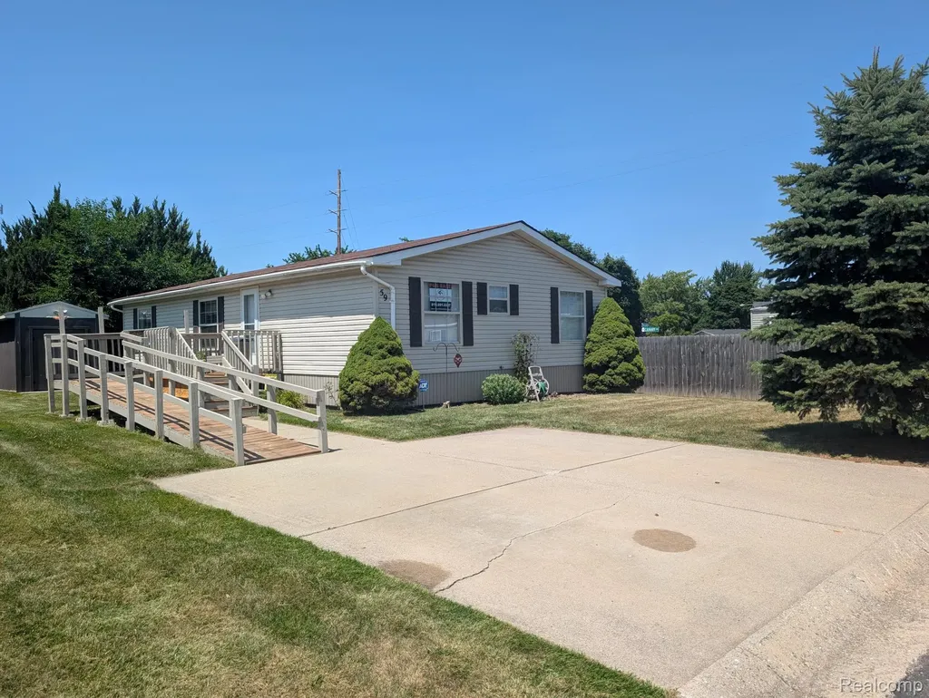 59 Foxpointe Court Swartz Creek City MI 48473