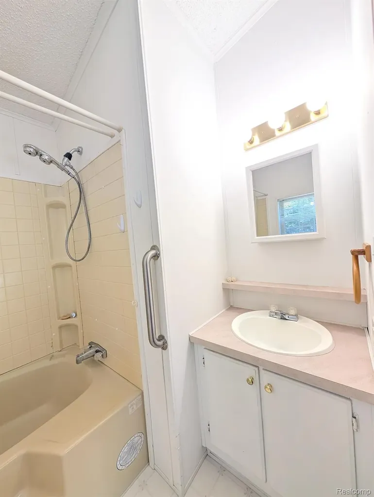 59 Foxpointe Court Swartz Creek City MI 48473