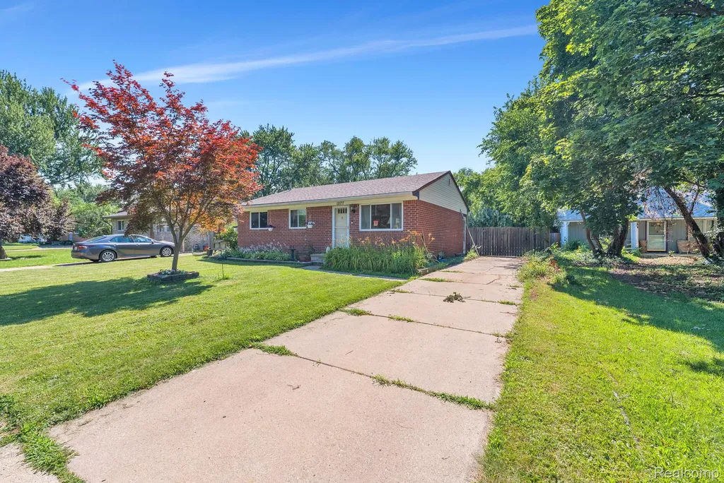 12177 Hartel Street Livonia City MI 48150