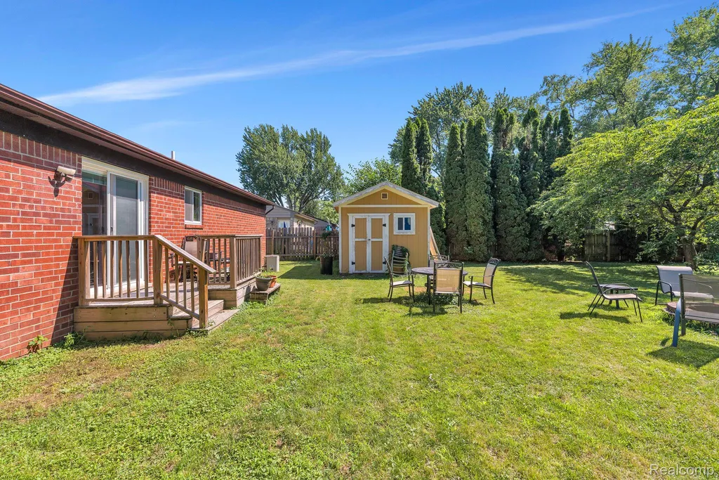 12177 Hartel Street Livonia City MI 48150