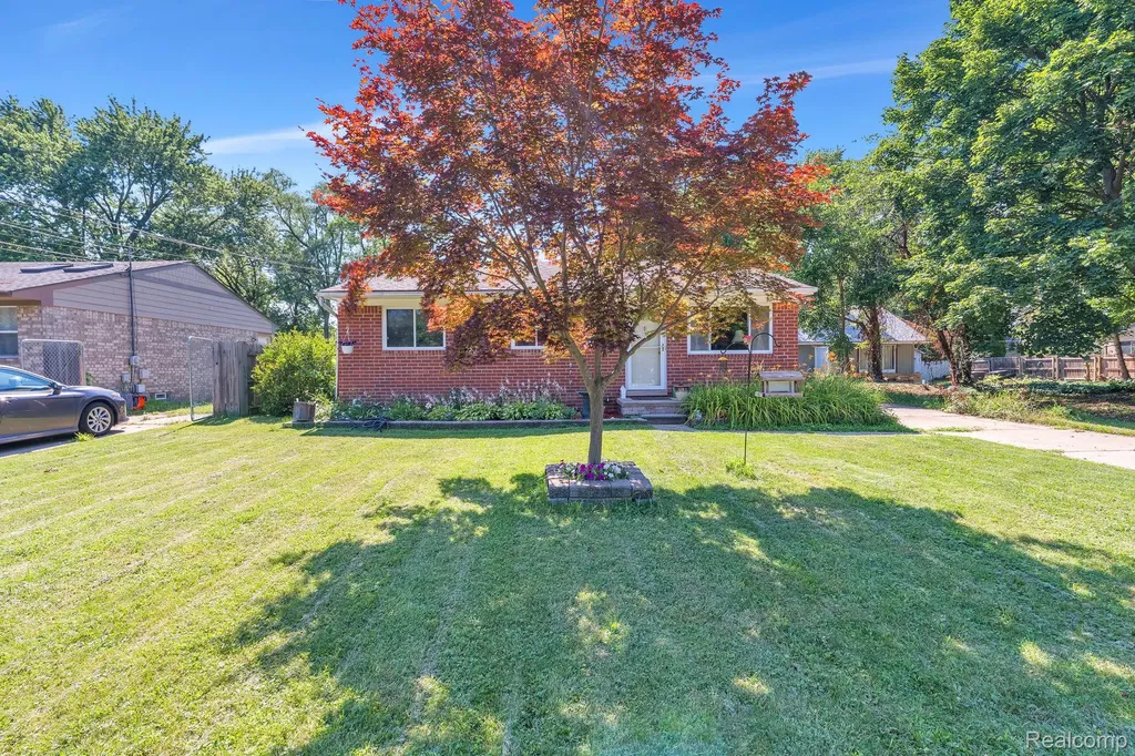 12177 Hartel Street Livonia City MI 48150