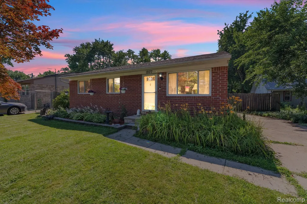 12177 Hartel Street Livonia City MI 48150