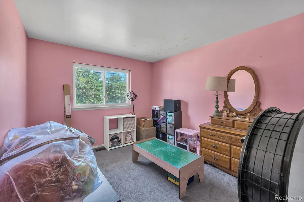 12177 Hartel Street Livonia City MI 48150