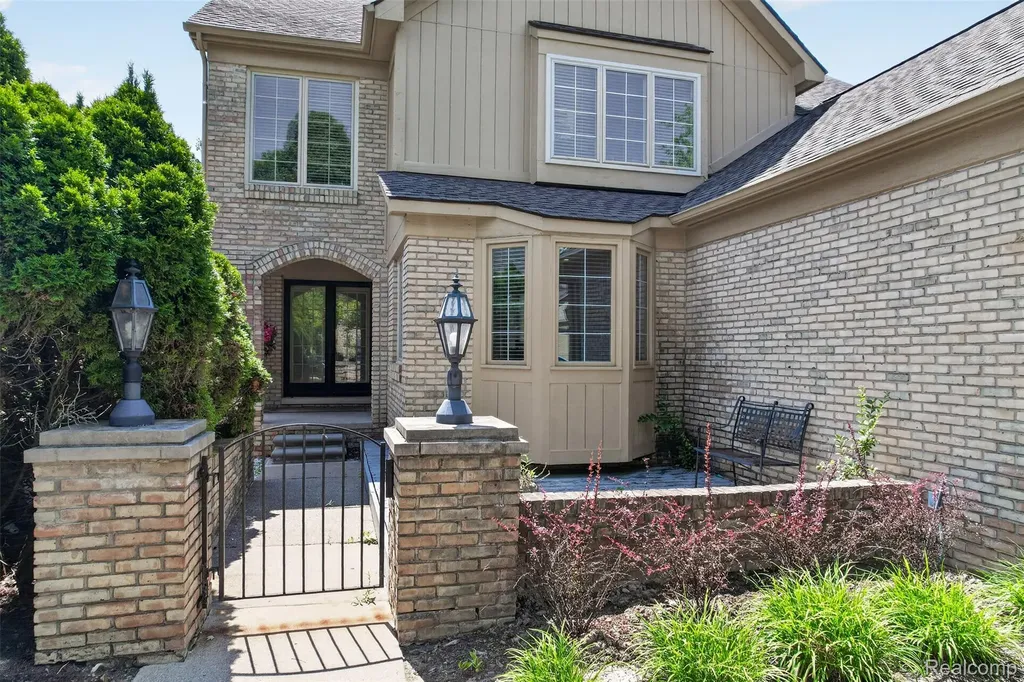 6445 Noble Road West Bloomfield Charter Township MI 48322