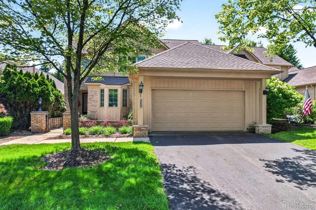 6445 Noble Road West Bloomfield Charter Township MI 48322