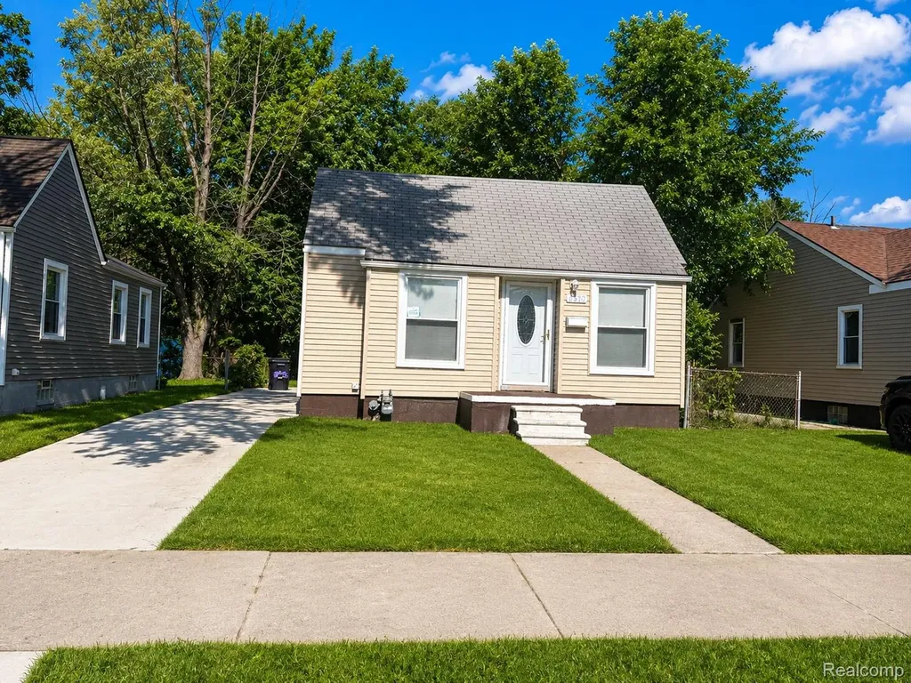 8650 Auburn Street Detroit City MI 48228