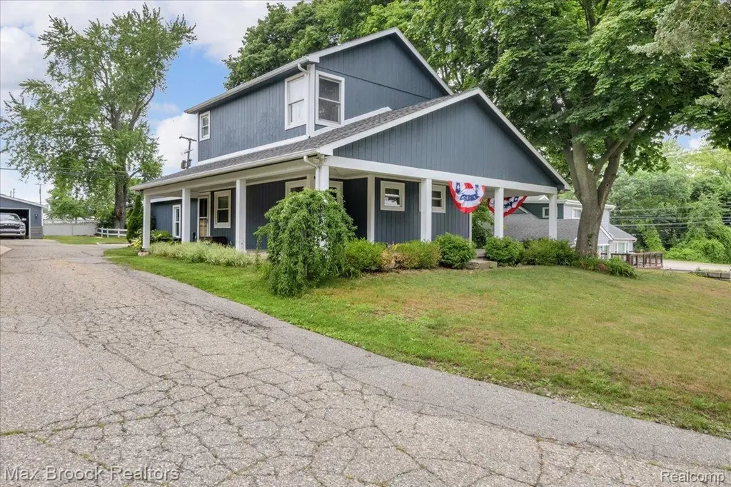 8230 Vandell Street Commerce Charter Township MI 48382