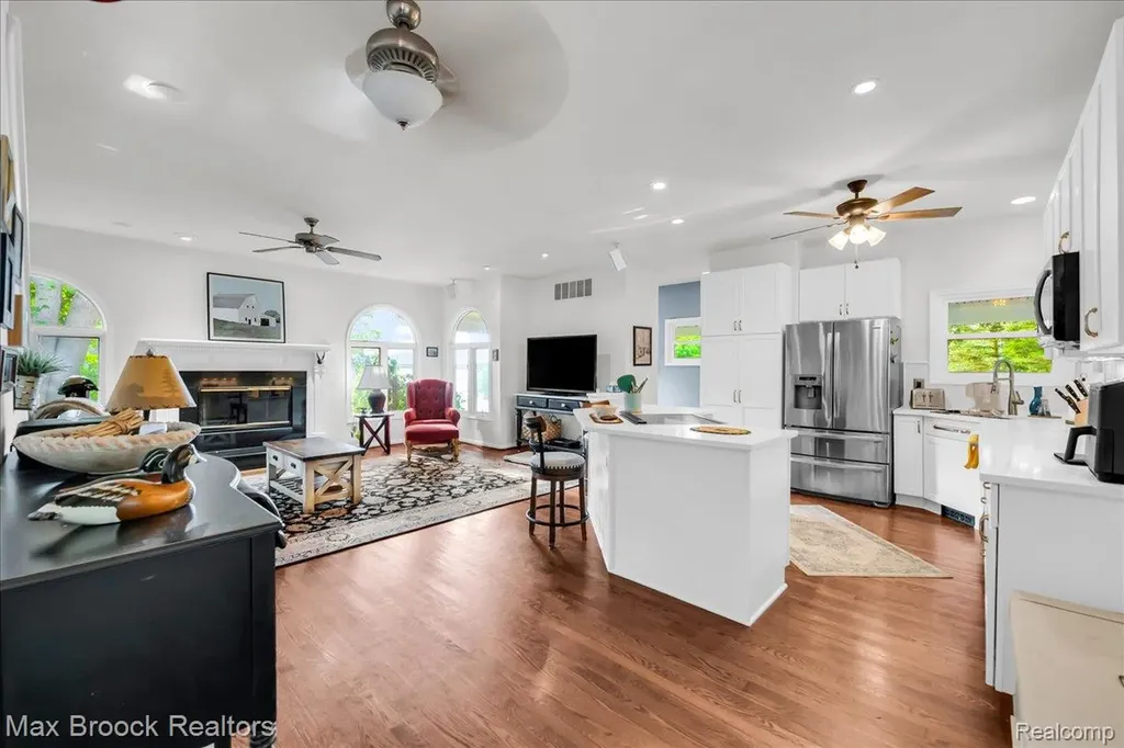 8230 Vandell Street Commerce Charter Township MI 48382